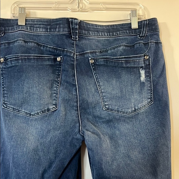 Women's Distressed Blue Jeans - Picture 6 of 8